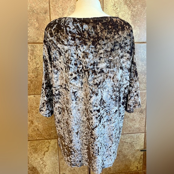 Pol Gray Velour Shirt Sleeve Top Large L NWT - Picture 3 of 3